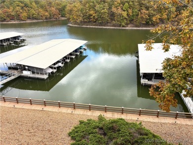 LAZY DAYS - TOP FLOOR LAKEFRONT CONDO Welcome to your serene