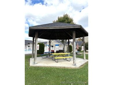 LAZY DAYS - TOP FLOOR LAKEFRONT CONDO Welcome to your serene