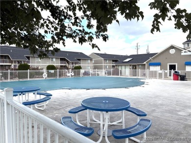 LAZY DAYS - TOP FLOOR LAKEFRONT CONDO Welcome to your serene