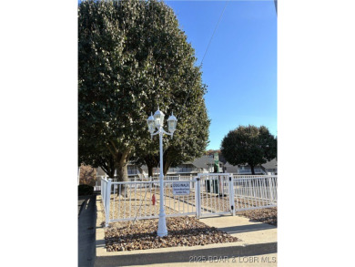 LAZY DAYS - TOP FLOOR LAKEFRONT CONDO Welcome to your serene