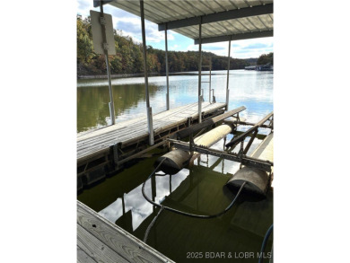 LAZY DAYS - TOP FLOOR LAKEFRONT CONDO Welcome to your serene