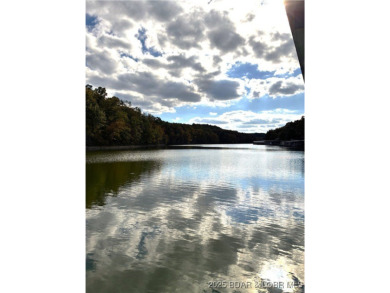 LAZY DAYS - TOP FLOOR LAKEFRONT CONDO Welcome to your serene