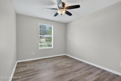 Located in the Fort Hammocks of Arlington, this spacious