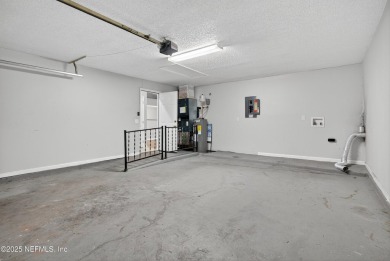 Located in the Fort Hammocks of Arlington, this spacious