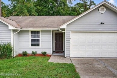 Located in the Fort Hammocks of Arlington, this spacious