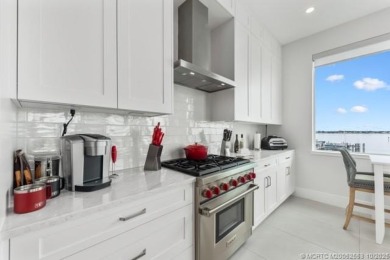 Welcome to River House! Live in downtown Stuart in luxury and