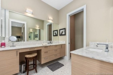 Welcome to River House! Live in downtown Stuart in luxury and