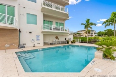 Welcome to River House! Live in downtown Stuart in luxury and