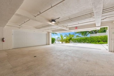 Welcome to River House! Live in downtown Stuart in luxury and