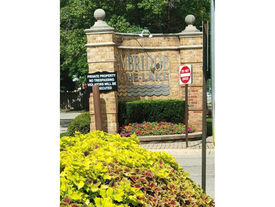 Bright Chateau unit with large rooms and beautiful lake views