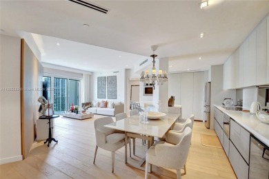 Luxurious and professionally decorated 2 bedroom/2 bathroom unit