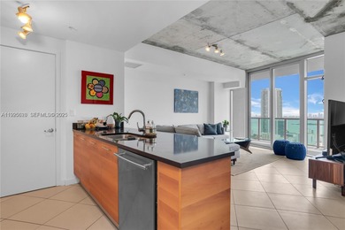 Light and bright modern 1/1.5 in wonderful Midtown 4. Enjoy the
