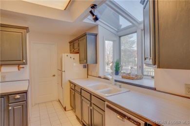 Beautiful, turnkey-furnished 3-bed, 2-bath corner condo in Four