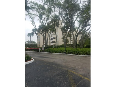 UNDER MARKET VALUE BEST PRICE ON THE COMPLEX, NICE 2/2 UNIT ALL