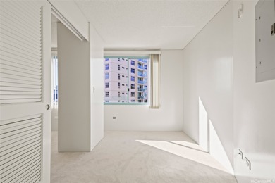 NEW LISTING! NEW CARPET! NEW PAINT! CLOSE TO ELEVATORS! Great