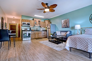 Beautiful top floor unit in a great location. Vinyl plank & tile