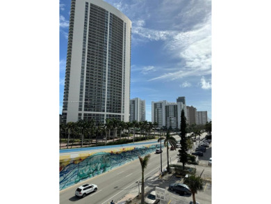 Beautiful corner Unit in front of the Beach   Great Location in