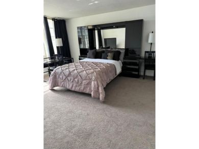 Beautiful corner Unit in front of the Beach   Great Location in