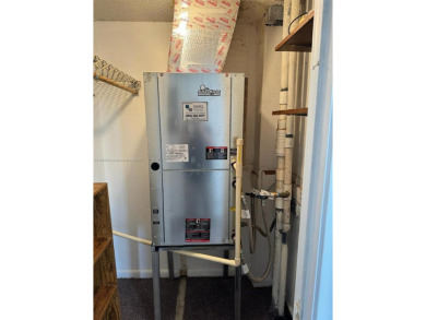 Beautiful corner Unit in front of the Beach   Great Location in