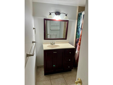 OPORTUNITY! BRIGHT AND CLEAN 2 BEDROOMS / 2.5 BATHS UPDATED