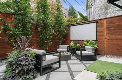 Exceptional Lincoln Park Residence - Lives Like a Single-Family