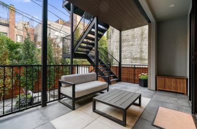 Exceptional Lincoln Park Residence - Lives Like a Single-Family