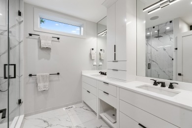 Exceptional Lincoln Park Residence - Lives Like a Single-Family