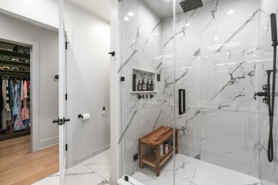 Exceptional Lincoln Park Residence - Lives Like a Single-Family