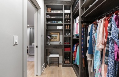 Exceptional Lincoln Park Residence - Lives Like a Single-Family