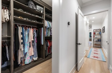 Exceptional Lincoln Park Residence - Lives Like a Single-Family