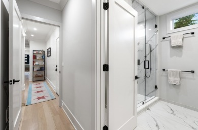 Exceptional Lincoln Park Residence - Lives Like a Single-Family