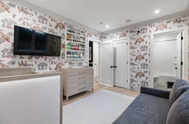 Exceptional Lincoln Park Residence - Lives Like a Single-Family