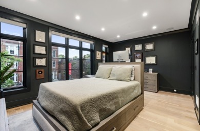 Exceptional Lincoln Park Residence - Lives Like a Single-Family