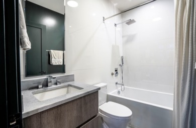 Exceptional Lincoln Park Residence - Lives Like a Single-Family