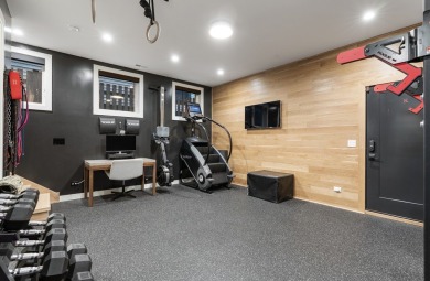 Exceptional Lincoln Park Residence - Lives Like a Single-Family