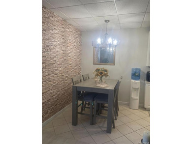 Beautifully Maintained 1 Bedroom 1.5 Bath Co-Op in North Shore