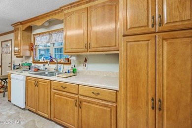 91+/- Acres - Active Cattle Farm - Greenwood, FL. Welcome to a