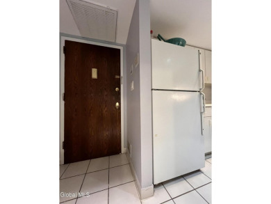 Discover the perfect blend of convenience and comfort with this