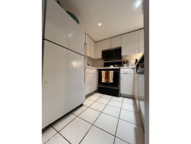 Discover the perfect blend of convenience and comfort with this