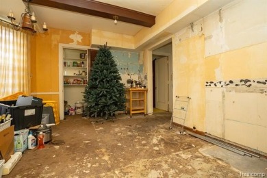 Fix & Flip Opportunity on the Detroit Riverfront!
Welcome to the