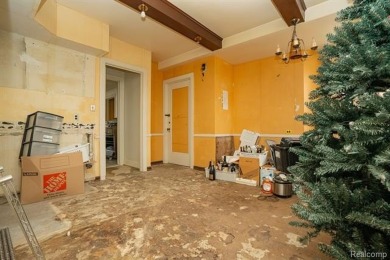 Fix & Flip Opportunity on the Detroit Riverfront!
Welcome to the