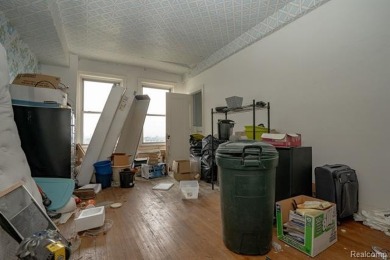 Fix & Flip Opportunity on the Detroit Riverfront!
Welcome to the