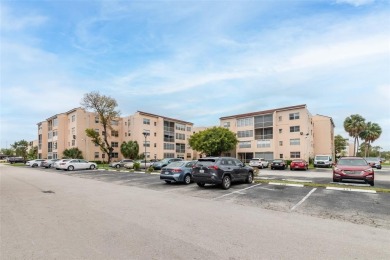 Motivated seller--bring all offers! This well-maintained 2-bed