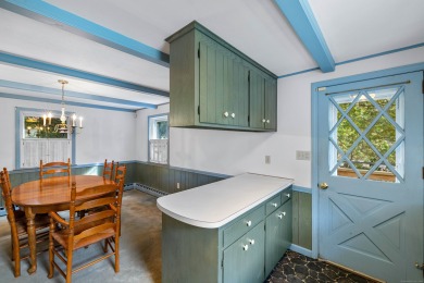 Charming 3-Bedroom Colonial Near Niantic River Welcome to this