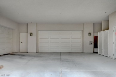 TOP FLOOR RESIDENCE AVAILABLE! LOCATION & LUXURY MEET IN THIS