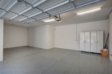 TOP FLOOR RESIDENCE AVAILABLE! LOCATION & LUXURY MEET IN THIS