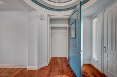 TOP FLOOR RESIDENCE AVAILABLE! LOCATION & LUXURY MEET IN THIS