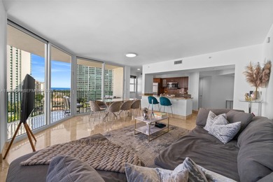 Beautiful 2 bed, 2 bath residence in Turnberry Village with