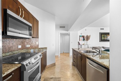 Beautiful 2 bed, 2 bath residence in Turnberry Village with