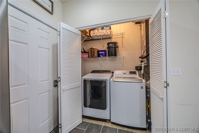 Spiffed up and ready for you! This 2 bedroom 2 bath walk-in unit